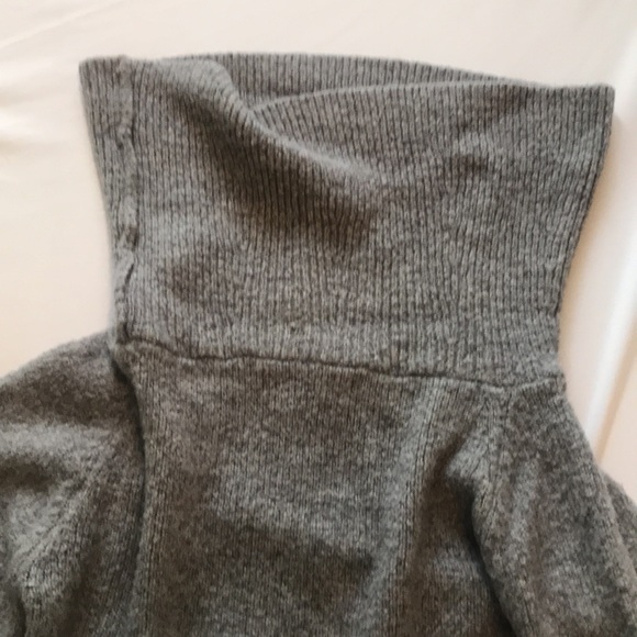 🌻 Grey Cropped Cowl Neck Sweater - Picture 3 of 5